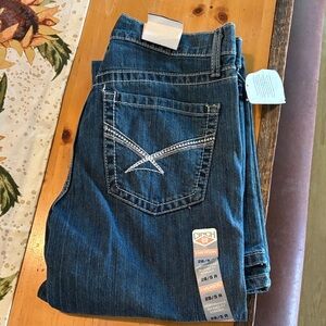 Woman’s Cinch jeans 
Size 28/5 R